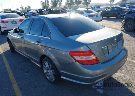 2008 Mercedes-Benz C 300 Luxury/Sport z USA, uszkodzony, nr VIN WDDGF54X68R032059